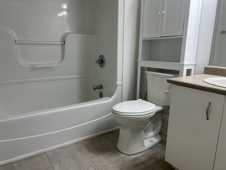 For Lease - 1470 Bishops Gate Unit# 306, Oakville, Ontario - Photo 3