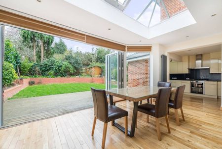 4 Bed Detached House, Queens Crescent, TW10 - Photo 4