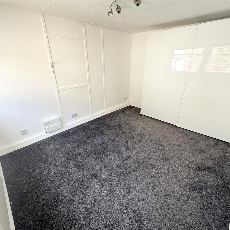 2 bedroom property to rent - Photo 1