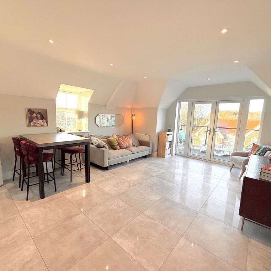 Bushey Hall Road, Bushey - Photo 1