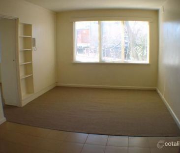 Charming and cosy apartment in the heart of St Kilda - Photo 3