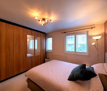 1 Bed Flat, Greenwich, SE10 - Photo 4