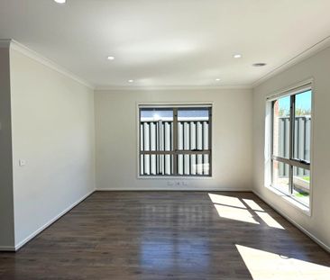 Modern Living in the Heart of Minta, Berwick!! - Photo 1