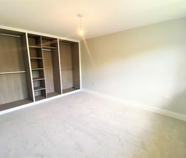 Evelyn Close , Woking, Surrey, GU22 - Photo 6