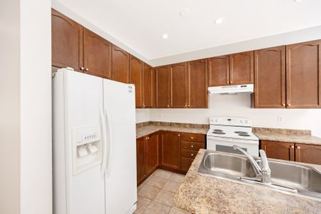 For Lease - 5554 Waterwind Crescent, Mississauga, Ontario - Photo 3