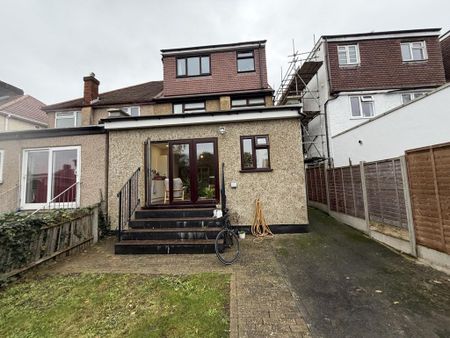 1 bedroom in a house share to rent - Photo 4