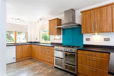4 bedroom detached house to rent - Photo 3