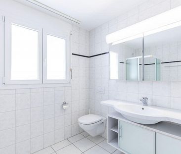 Moderne 3,5-Zimmer-Wohnung mit verglaster Loggia (1 Monat gratis) - Photo 4