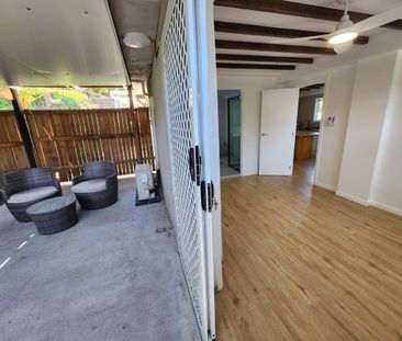 Spacious, Private & Fully Self-Contained Ground-Level Flat - Photo 5