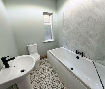 2 bedroom end of terrace house to rent - Photo 3