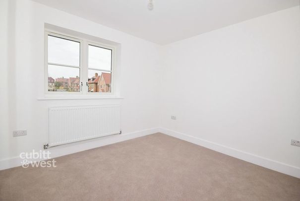 4 bedroom terraced house to rent - Photo 1