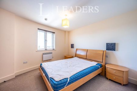 2 bedroom apartment to rent The Roundhouse, Gunwharf Quays, Portsmouth, PO1 - Photo 2