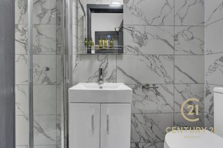 1 bedroom in a house share to rent - Photo 4