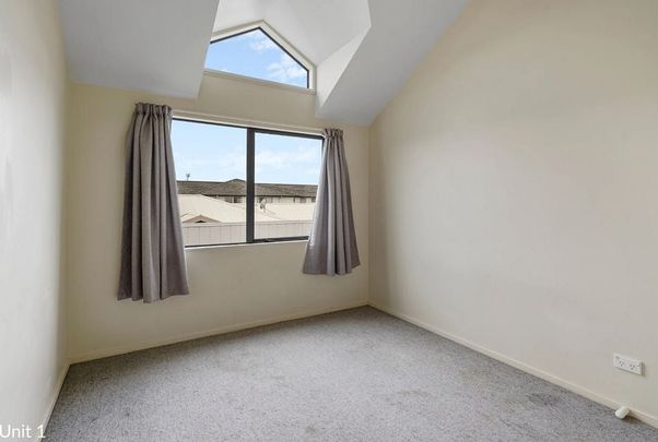 Beautifully appointed apartment - Photo 1