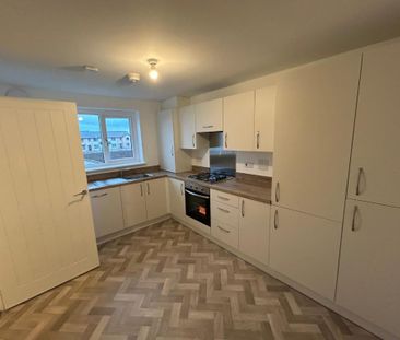 3 bedroom semi-detached house to rent - Photo 5