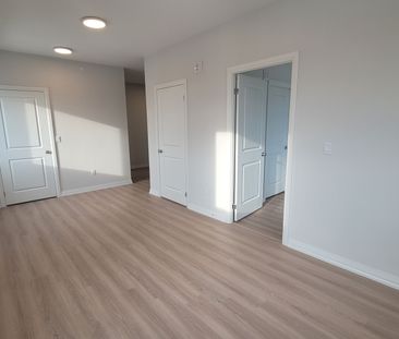 For Lease - 13042 Yonge Street Unit# 204, Richmond Hill, Ontario - Photo 2