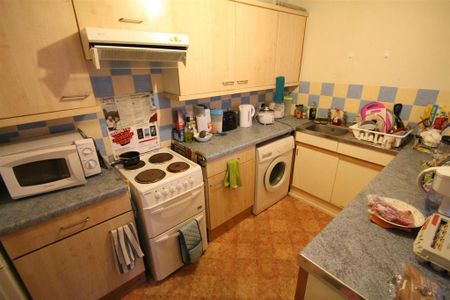 3 bedroom flat to rent - Photo 5