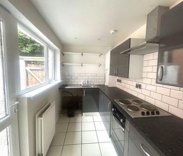 81 Strandburn Drive, Sydenham, Belfast, BT4 1NB - Photo 2