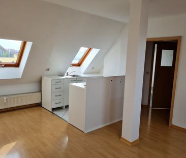 Erfurt: gemütliche 2 Raum Wohnung im Dachgeschoß - Photo 1