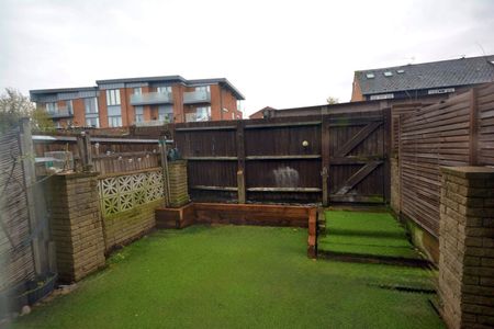 Middle Lane, Epsom, Surrey, KT17 1DP - Photo 5