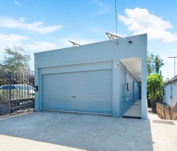 Freestanding Updated Living in Ultra Convenient Position - Photo 5