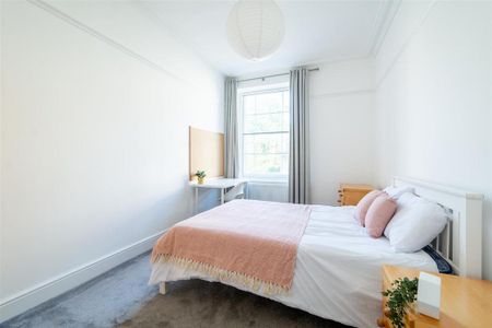 4 bedroom flat to rent - Photo 3