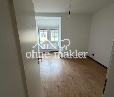 Viel Platz zum Wohlfühlen- sanierte 5-Zimmer-Wohnung mit Balkon - Photo 2