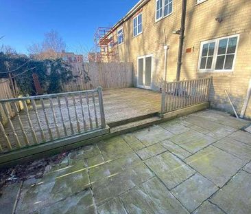 4 bedroom semi-detached house to rent - Photo 2