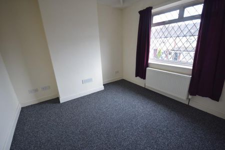 3 bedroom end of terrace house to rent - Photo 2