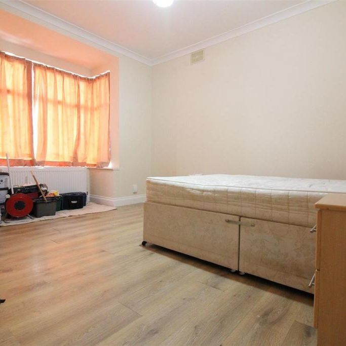 3 bedroom flat to rent - Photo 1