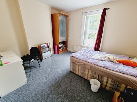 5 Bed Student Accommodation - Photo 5