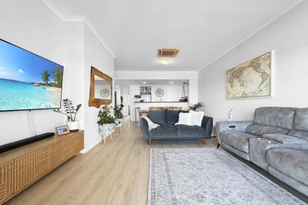 Waterfront luxury living - panoramic ocean views. - Photo 2