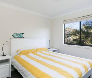 Luxe By The Beach! 3 Bedroom Townhouse... perfect beach location - Photo 3