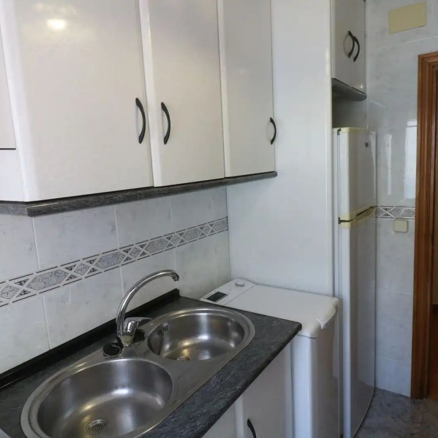 Piso de alquiler en Calle Canario, La Alhóndiga - Photo 1