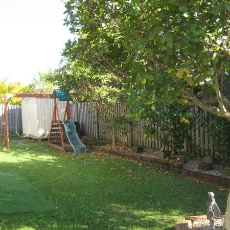 Family Home in Prime Location! - Photo 3