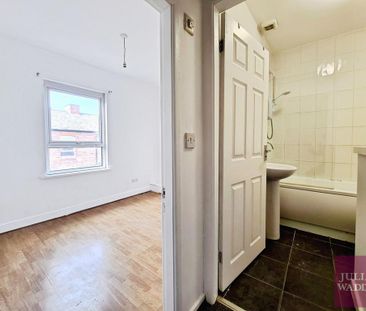 2 bedroom terraced house to rent - Photo 6