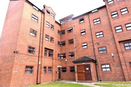 3 bedroom Flat in Kelso Heights, Leeds - Photo 4