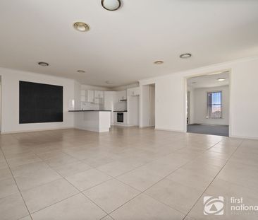 MODERN FAMILY LIVING IN A QUIET CUL-DE-SAC - Photo 3