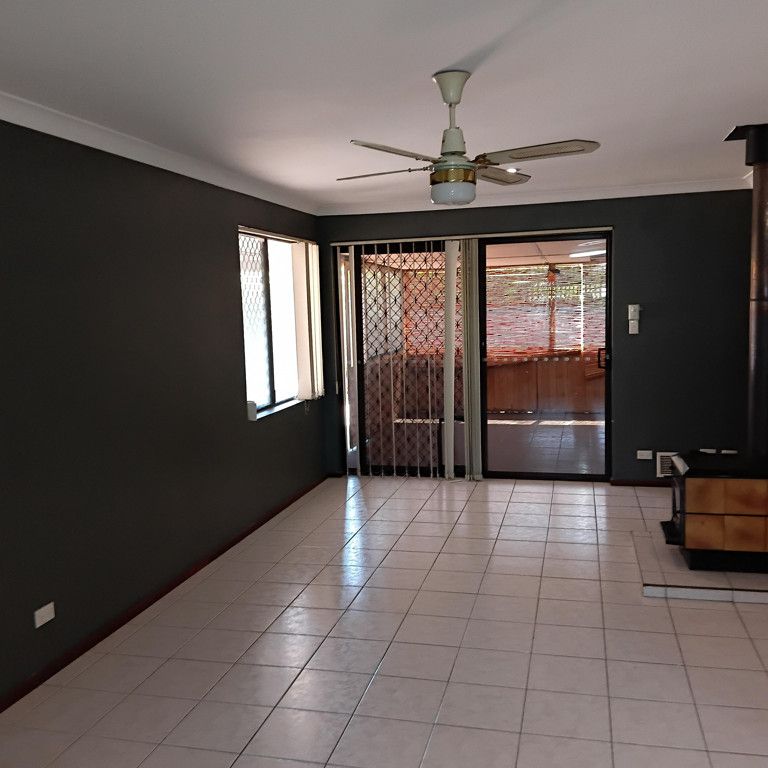 FAMILY HOME IN GREAT LOCATION !! - Photo 1