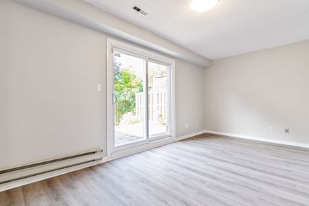 For Lease - 1550 REEVES Gate Unit# 12, Oakville, Ontario - Photo 4