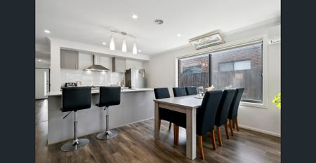 Modern Family Home in Cranbourne East! - Photo 3