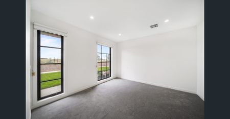 Stylish New Home - Photo 5