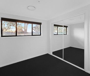 Modern 4 bedroom home - Photo 3