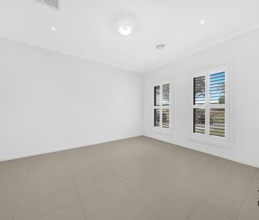 QUALITY HOME WITH FANTASTIC NEIGHBOURHOOD - Photo 4