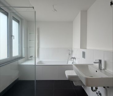 3-Zimmerwohnung mit zwei Balkonen, zwei Bädern und Einbauküche (EBK) - Foto 4