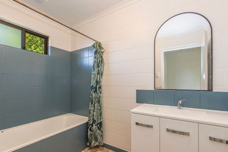 2/2 Saltbush Boulevard, Rasmussen - Photo 2