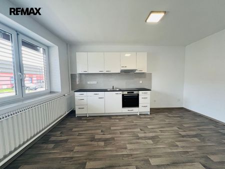Pronájem bytu 2+1 75 m², Veselská, Bzenec - Photo 2