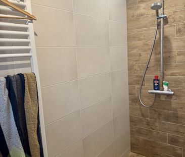 Aufgepasst! Stilvolle 2-Zimmer-Oberwohnung mit Dachterrasse in Leer... - Photo 1