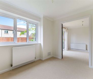 Detached family house, with double garage, in desirable location - Photo 3