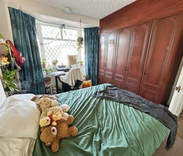 4 Bed Semi-Detached House, Hove Drive, M14 - Photo 4